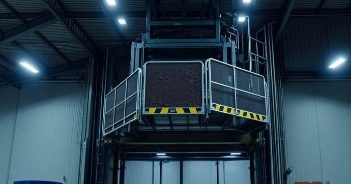 Elevador Monta Carga Industrial: Eficiência e Segurança