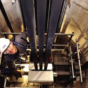 Reparo em plataforma elevatória para cadeirante Reparo em plataforma elevatória para cadeirante