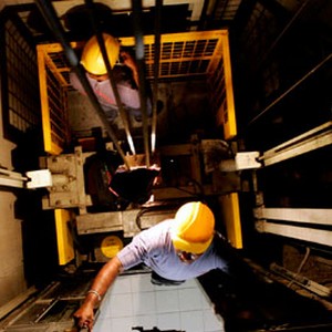 Manutenção de elevadores monta-carga
