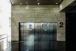 especialista em manutenção de elevadores